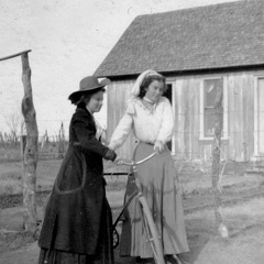 Miss Mayfield and Miss Vinson, Dickens, Texas