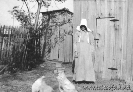 Elizabeth Shanks Daniel in her Yard in Waco, Texas