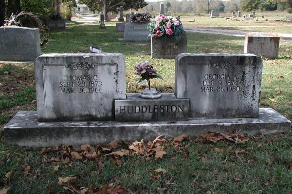 Thomas C. and Georgia A Huddleston Tombstone